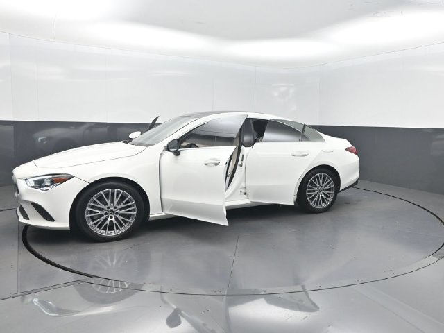 Used 2022 Mercedes-Benz CLA 250 4MATIC image 32