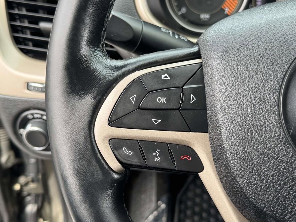 Used 2015 Jeep Cherokee Sport w/ Cold Weather Group AWD/4WD image 23