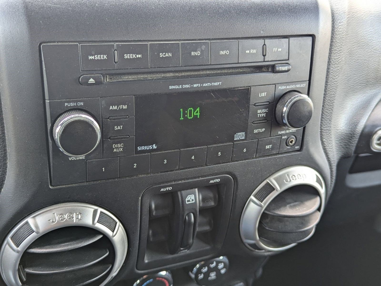 Used 2017 Jeep Wrangler Unlimited Sahara image 25