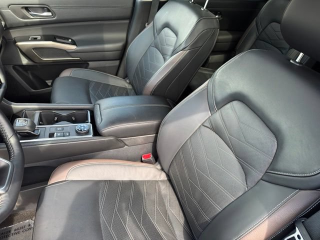 Used 2025 Nissan Pathfinder Platinum AWD/4WD image 6