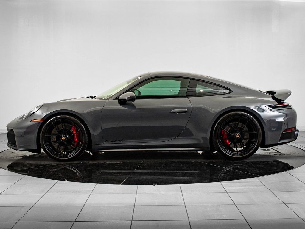 Certified 2025 Porsche 911 Carrera GTS RWD image 2