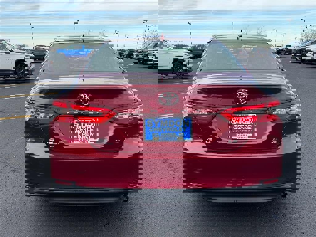 Used 2019 Toyota Camry LE image 3