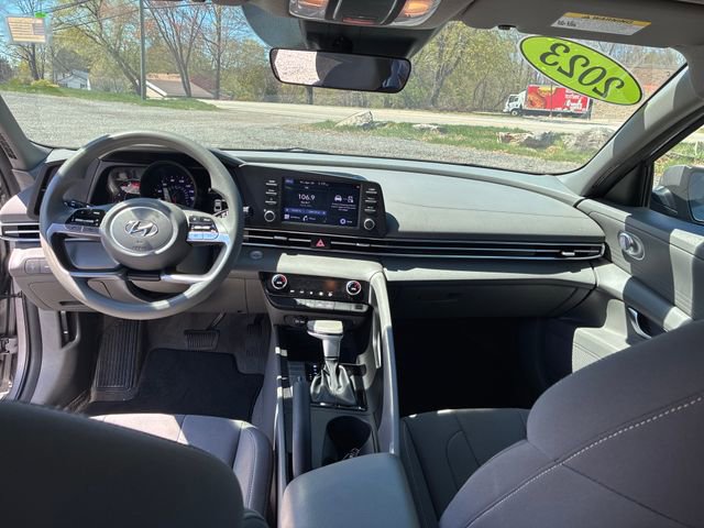Used 2023 Hyundai Elantra SEL FWD image 12