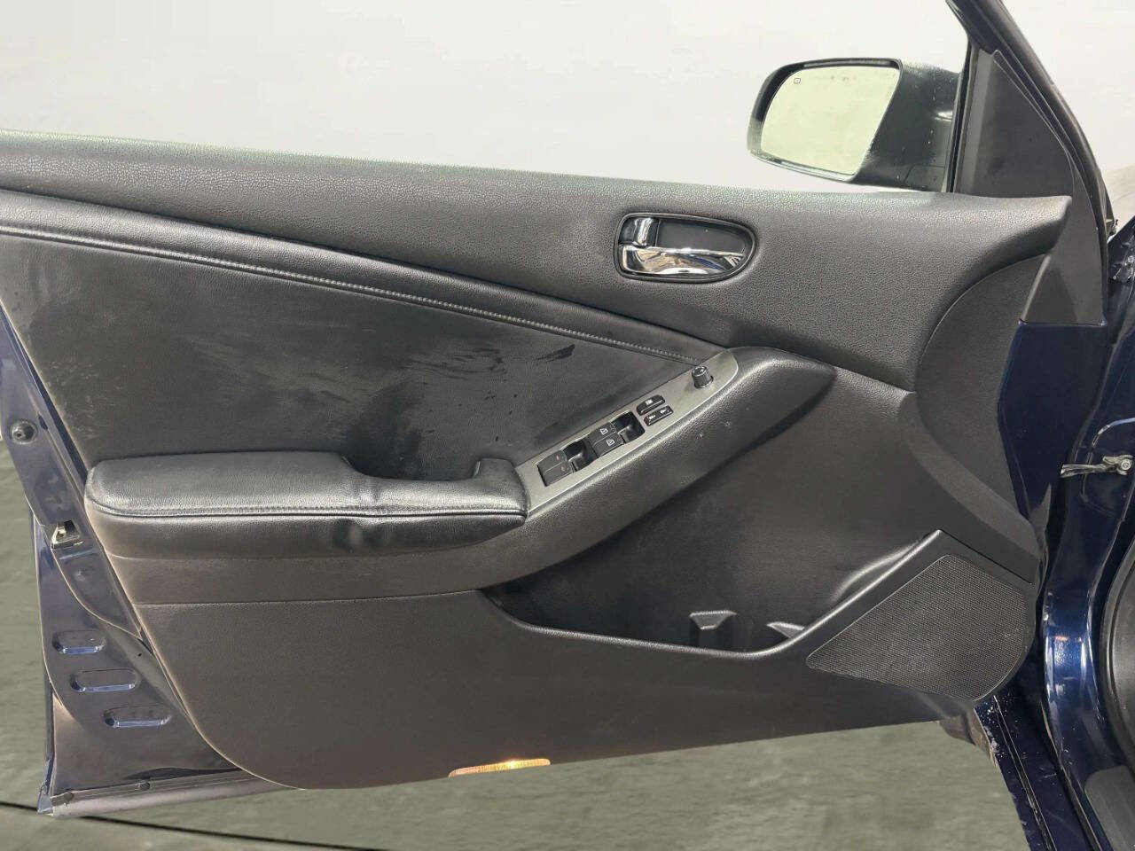 Used 2011 Nissan Altima 3.5 SR w/ 3.5SR Premium Pkg image 9