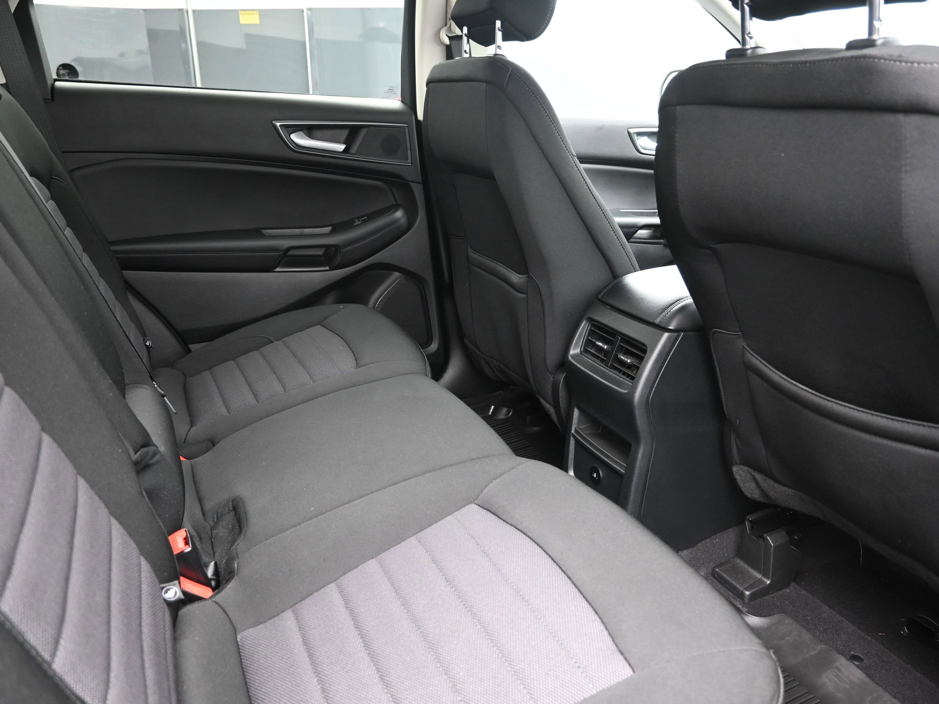 Used 2024 Ford Edge SE w/ Black Appearance Package image 23