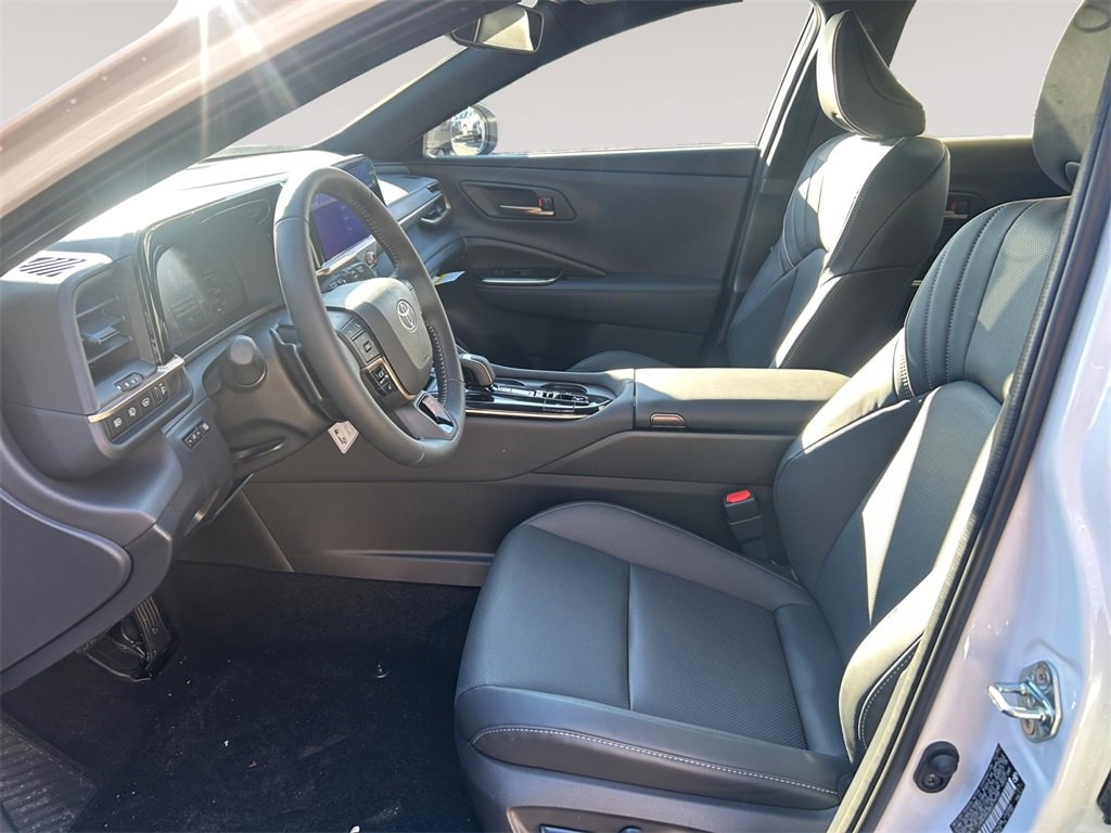 Used 2025 Toyota Crown Signia image 9