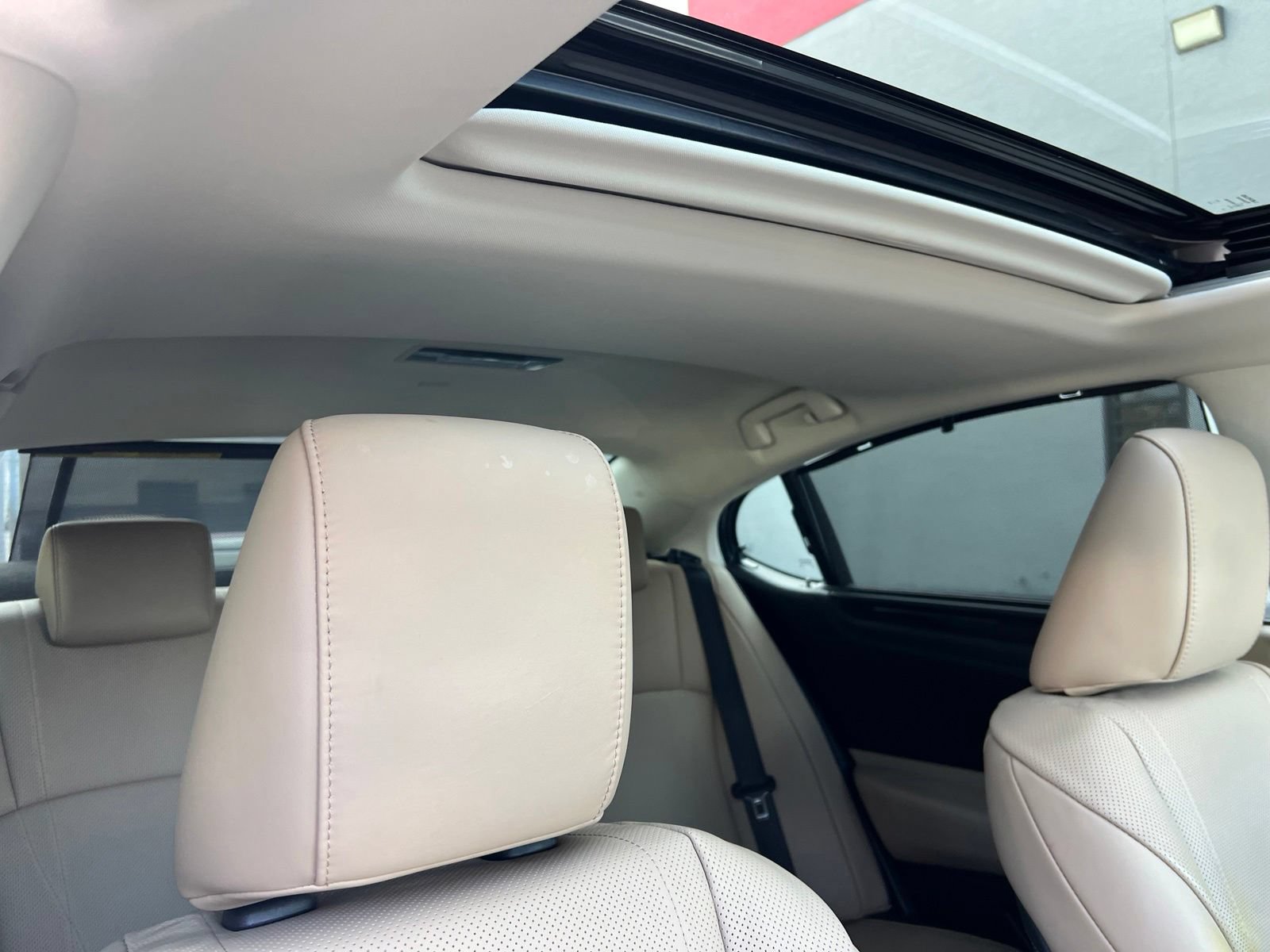 Used 2019 Lexus ES 300h Ultra Luxury w/ Accessory Package 2 FWD image 74