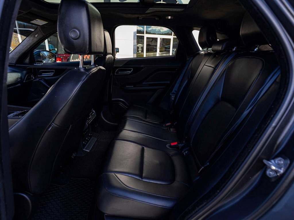 Used 2020 Jaguar F-PACE Premium image 25