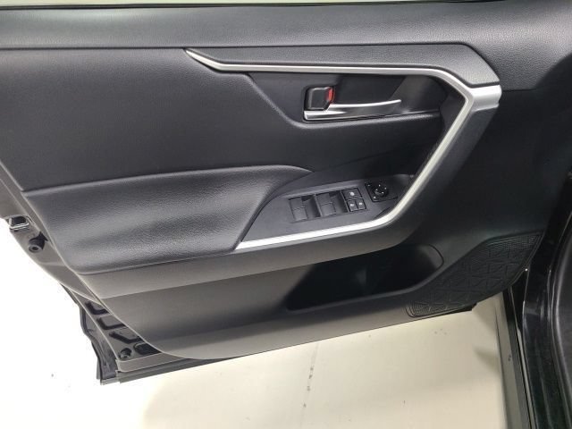 Used 2019 Toyota RAV4 XLE w/ Convenience Package AWD/4WD image 21