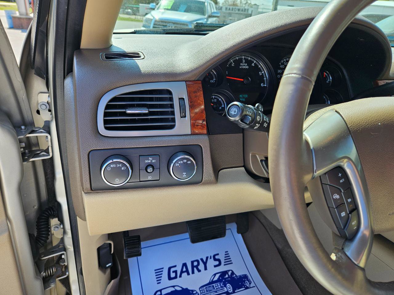 Used 2013 Chevrolet Suburban LTZ AWD/4WD image 26