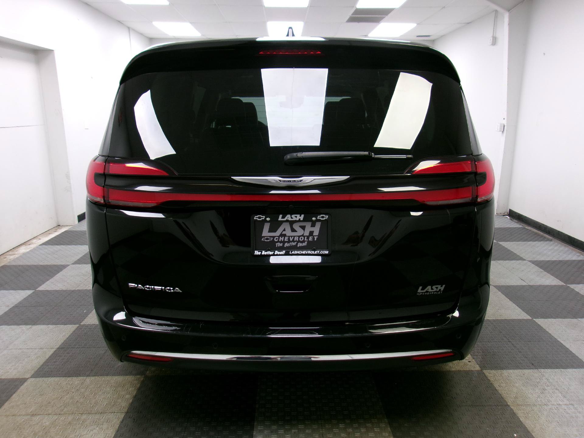 Used 2024 Chrysler Pacifica Touring-L FWD image 15