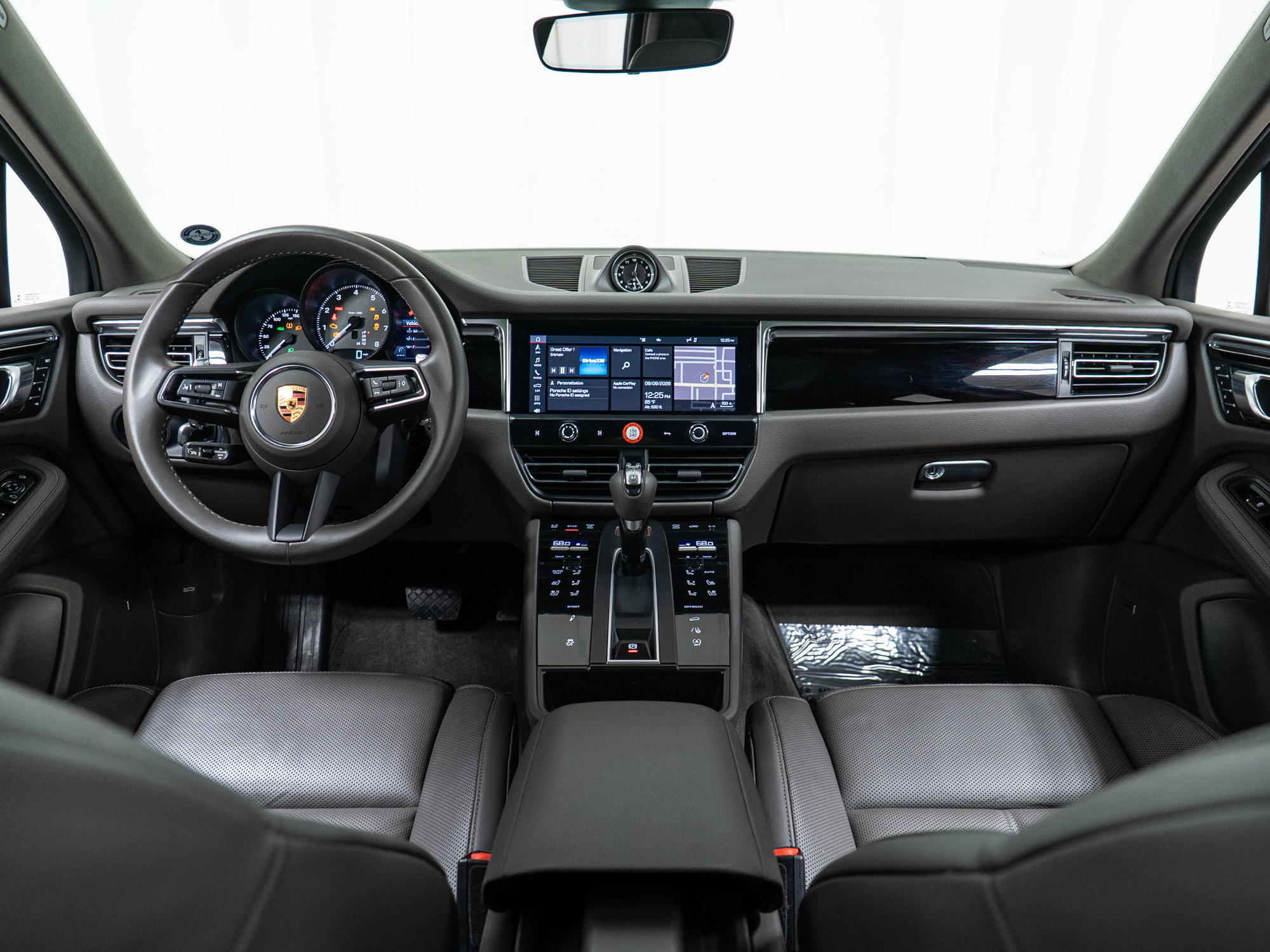 Certified 2022 Porsche Macan S AWD/4WD image 18