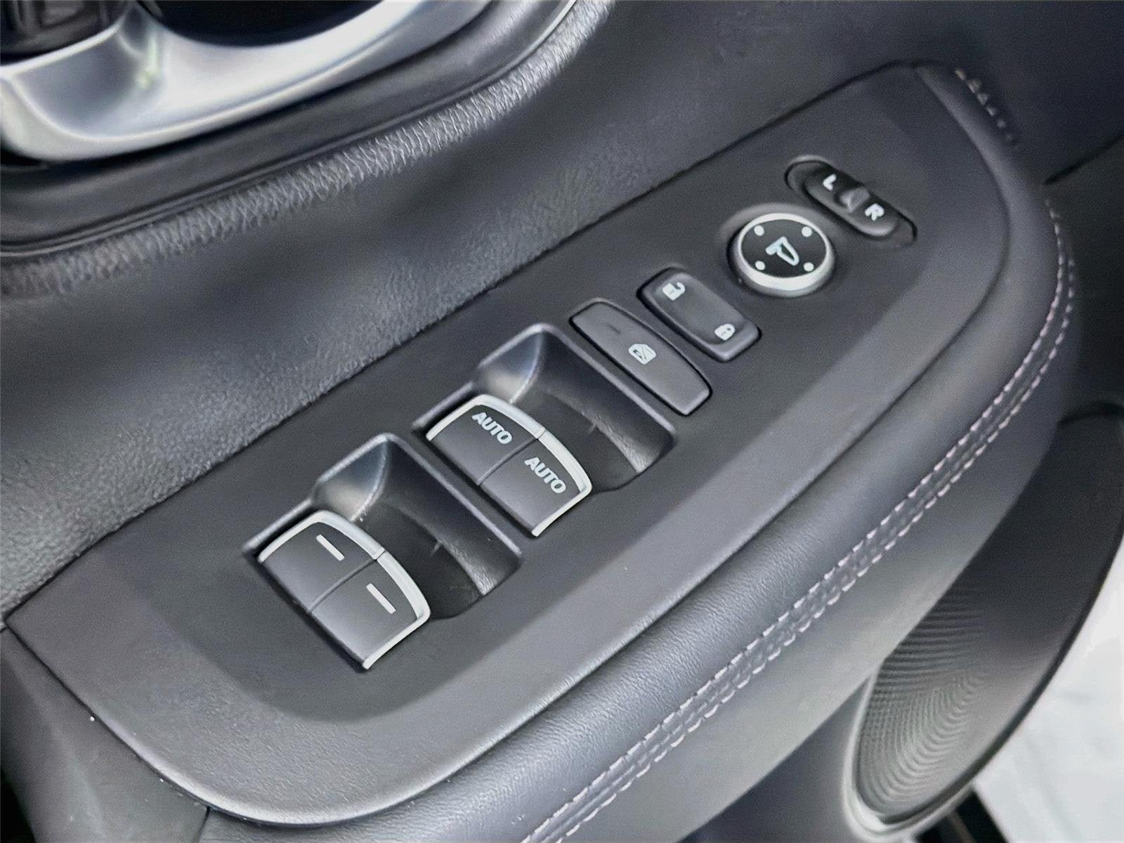 Used 2025 Honda HR-V EX-L image 19