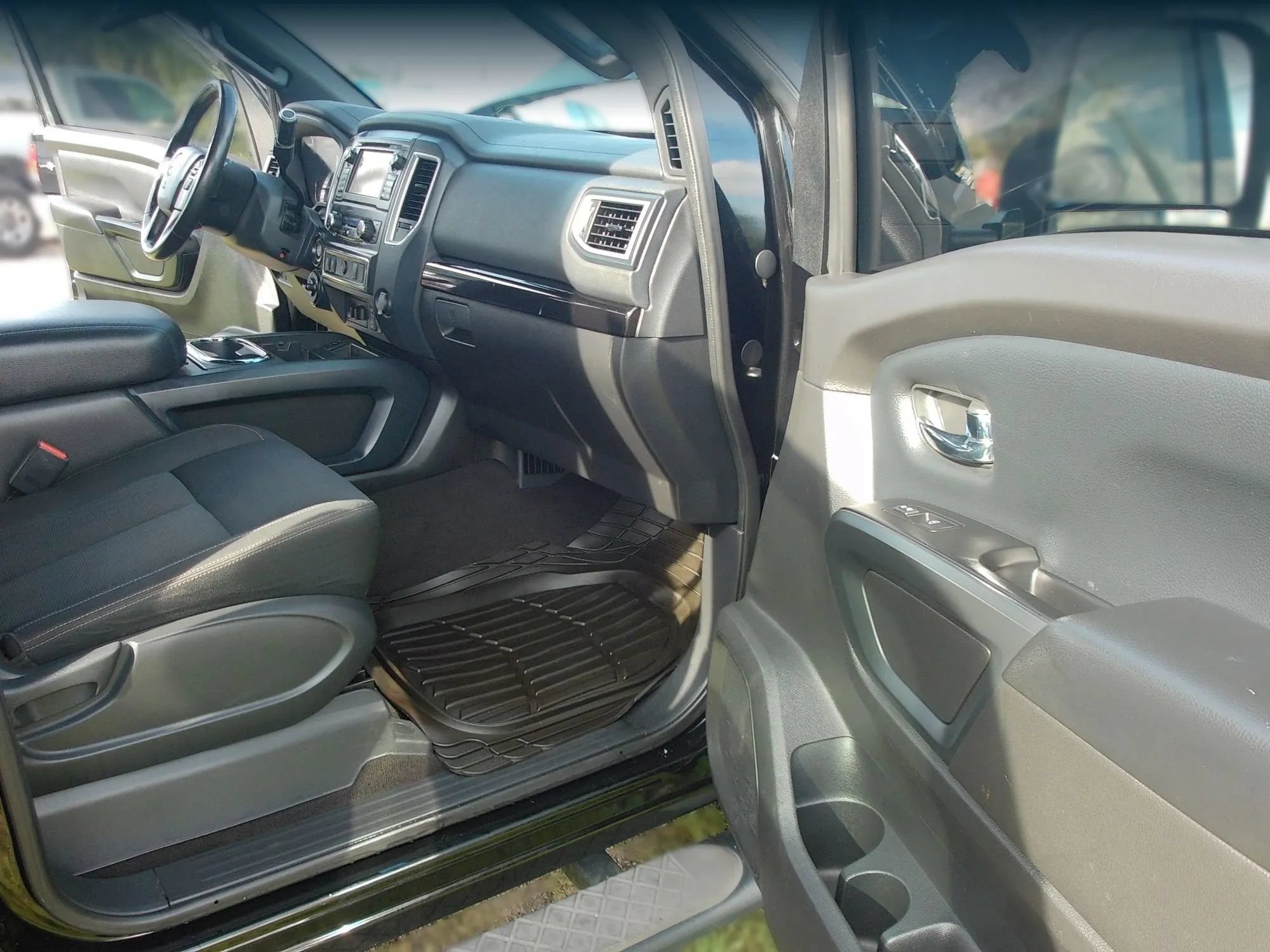 Used 2018 Nissan Titan SV w/ SV Convenience Package AWD/4WD image 37