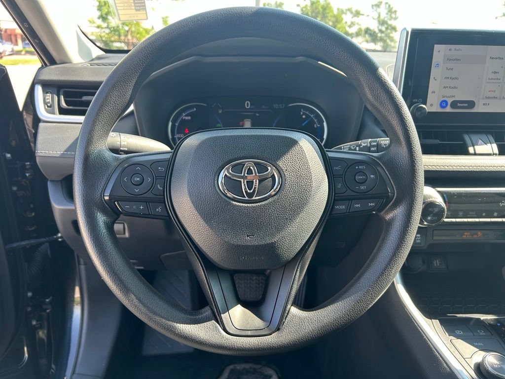 Used 2025 Toyota RAV4 XLE AWD/4WD image 21