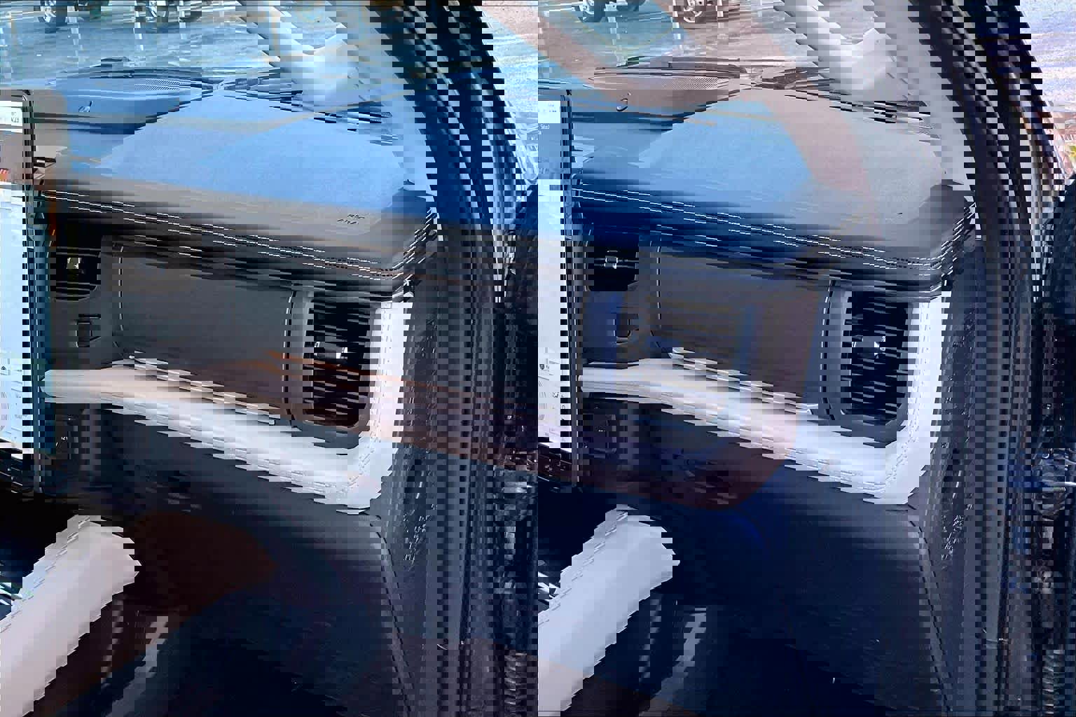 Certified 2023 Ford Expedition Platinum image 18