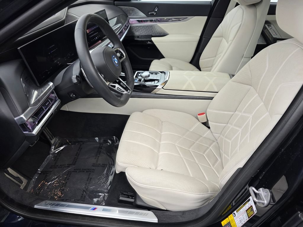 Used 2023 BMW i7 xDrive60 w/ Parking Assistance Package AWD/4WD image 9