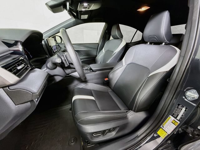Used 2025 Toyota Camry SE w/ Convenience Package AWD/4WD image 27