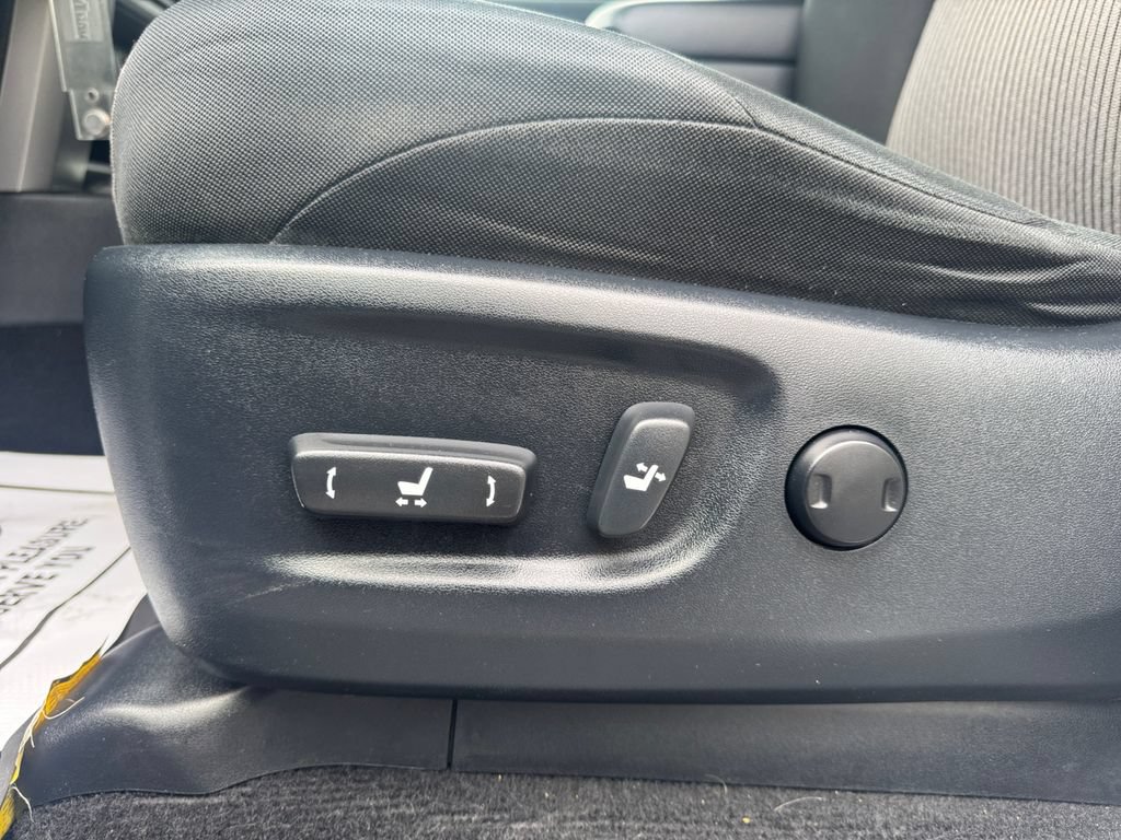Used 2018 Toyota 4Runner SR5 AWD/4WD image 13
