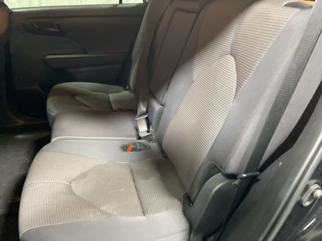 Used 2024 Toyota Highlander XLE image 19