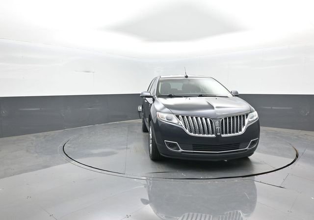 Used 2014 Lincoln MKX FWD w/ Equipment Group 101A image 2