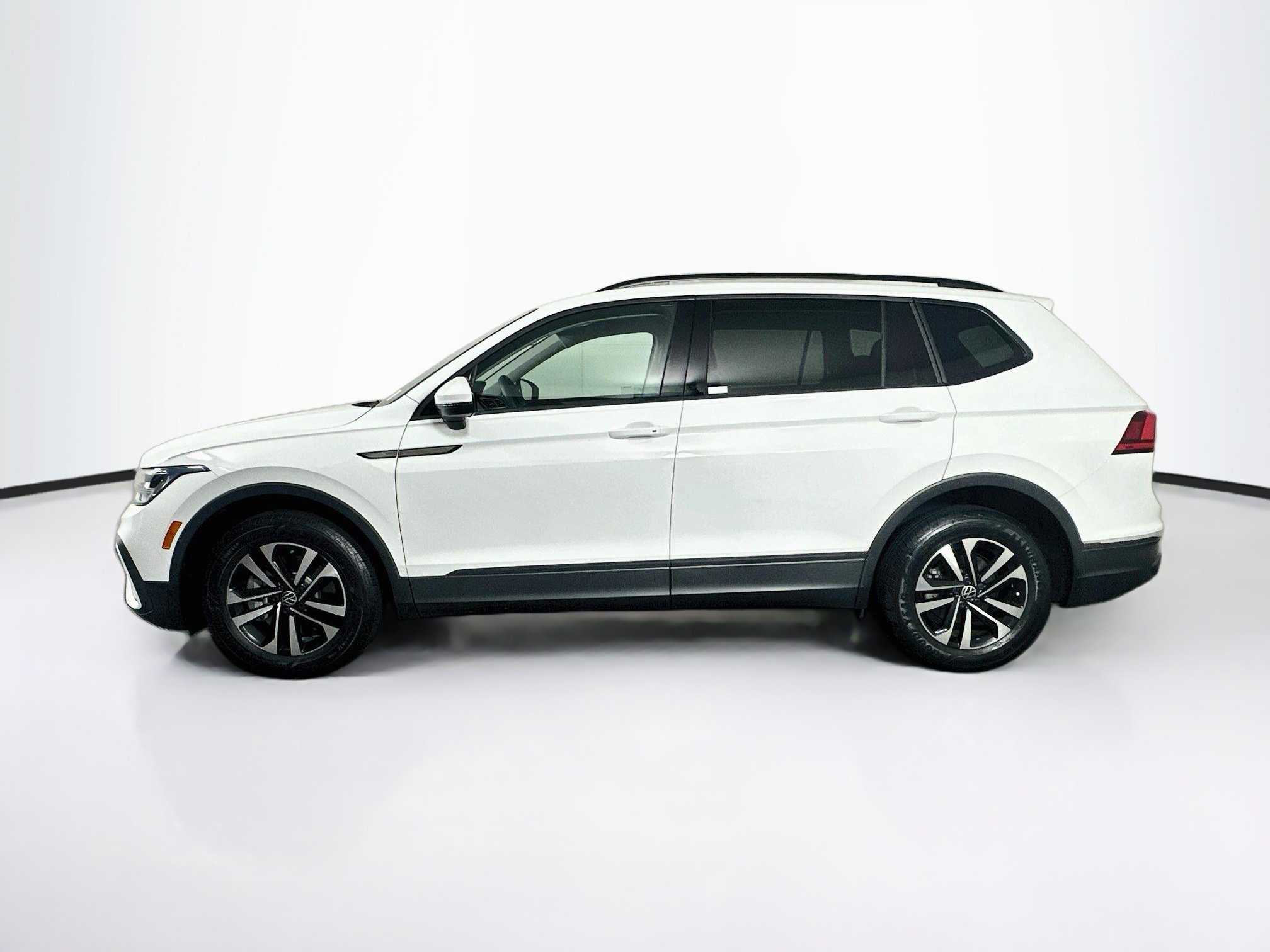 Used 2023 Volkswagen Tiguan S FWD image 4