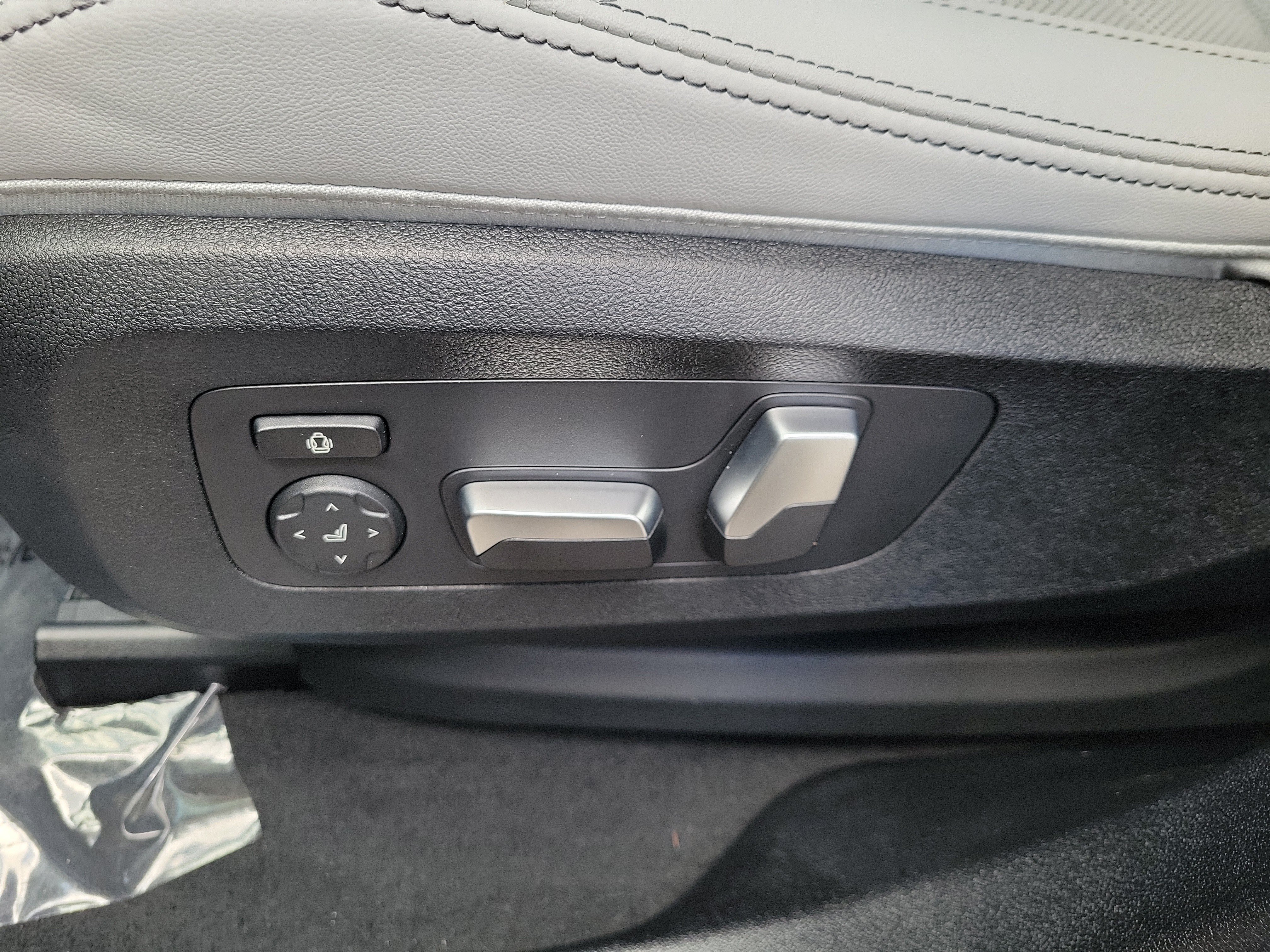 New 2027 BMW X6 xDrive40i AWD/4WD image 16