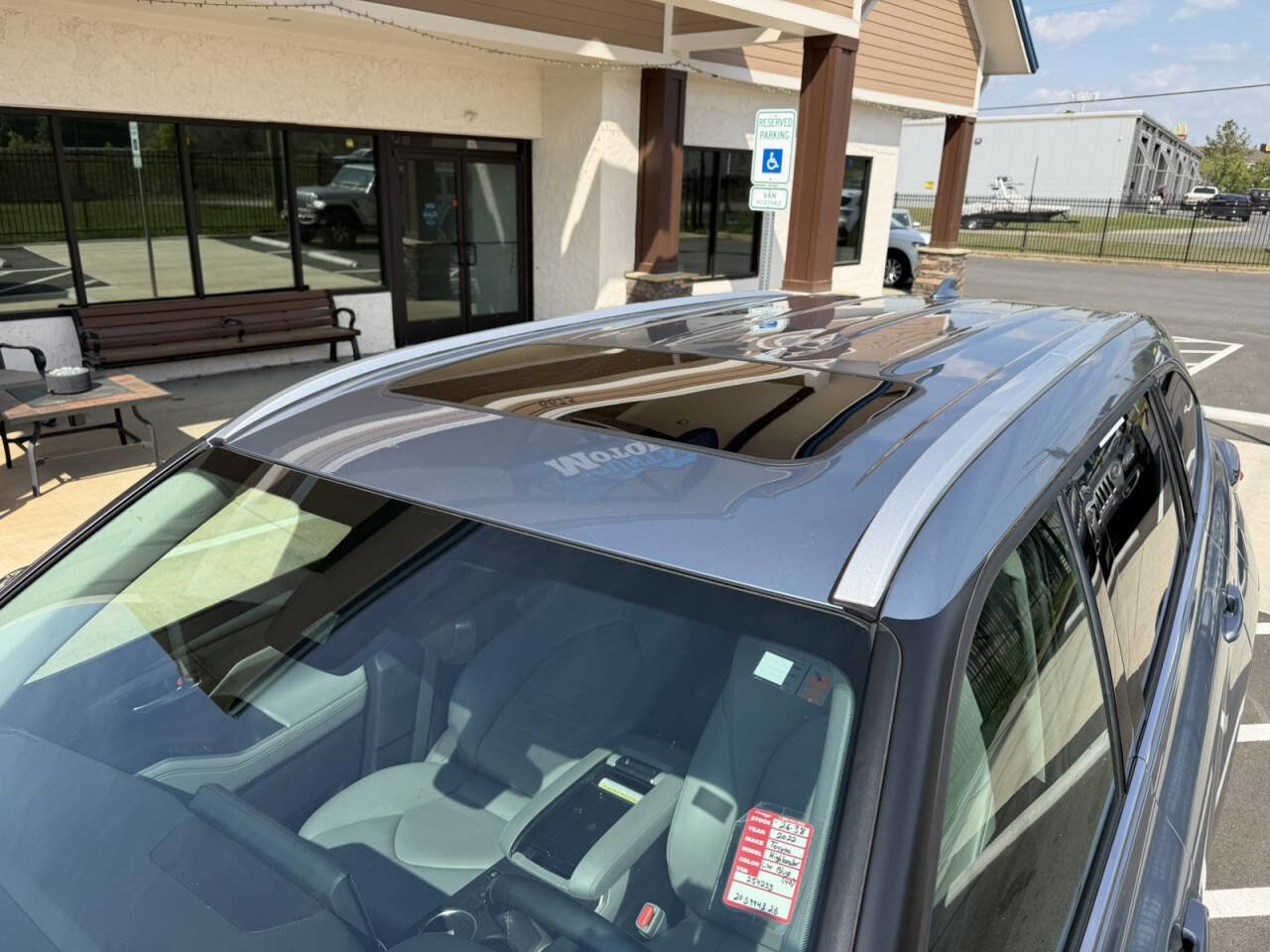 Used 2022 Toyota Highlander XLE image 10