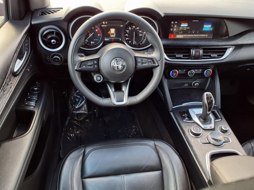 Used 2021 Alfa Romeo Stelvio Sprint AWD/4WD image 8