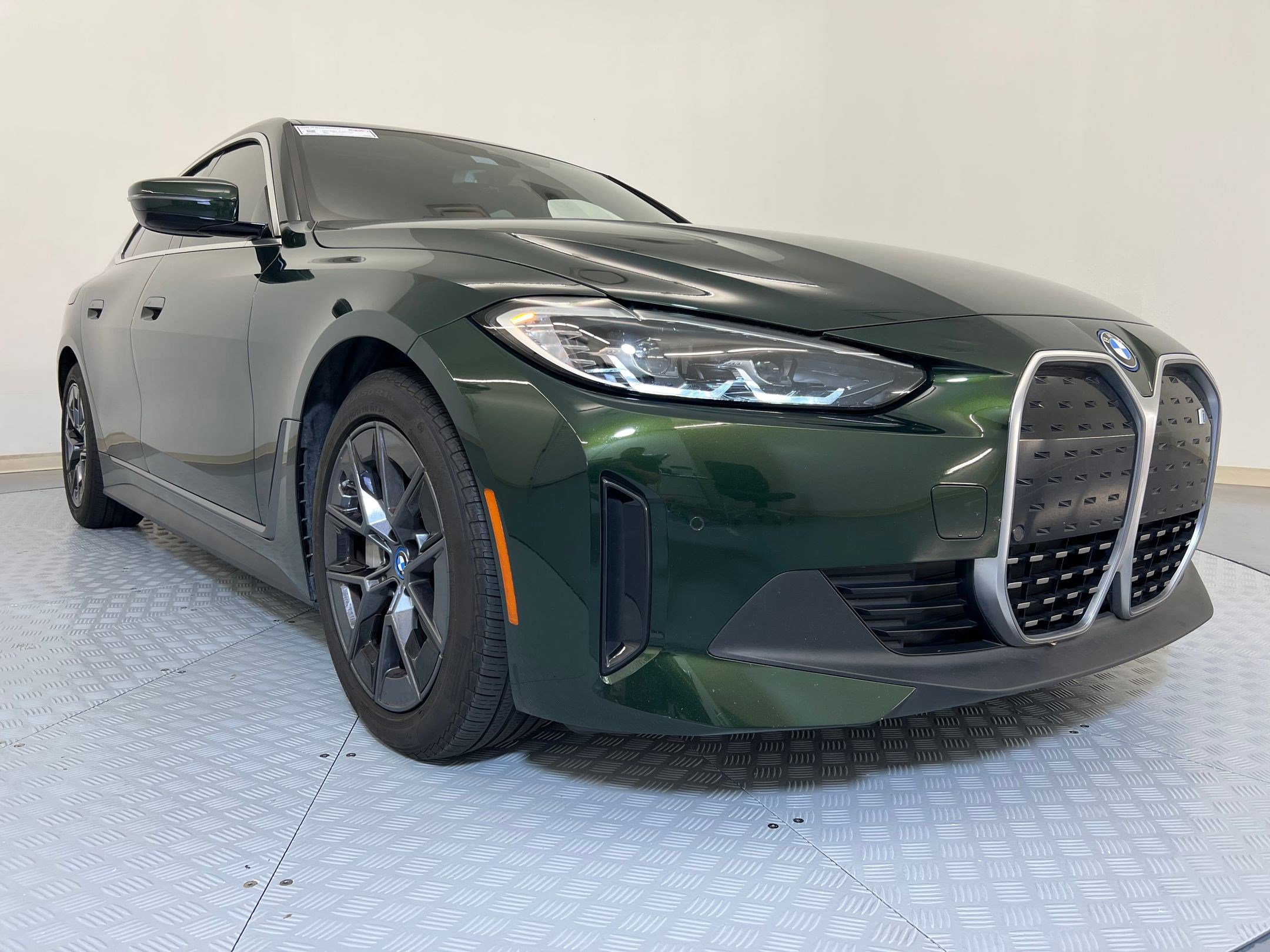 Used 2023 BMW i4 eDrive35 w/ Premium Package image 6