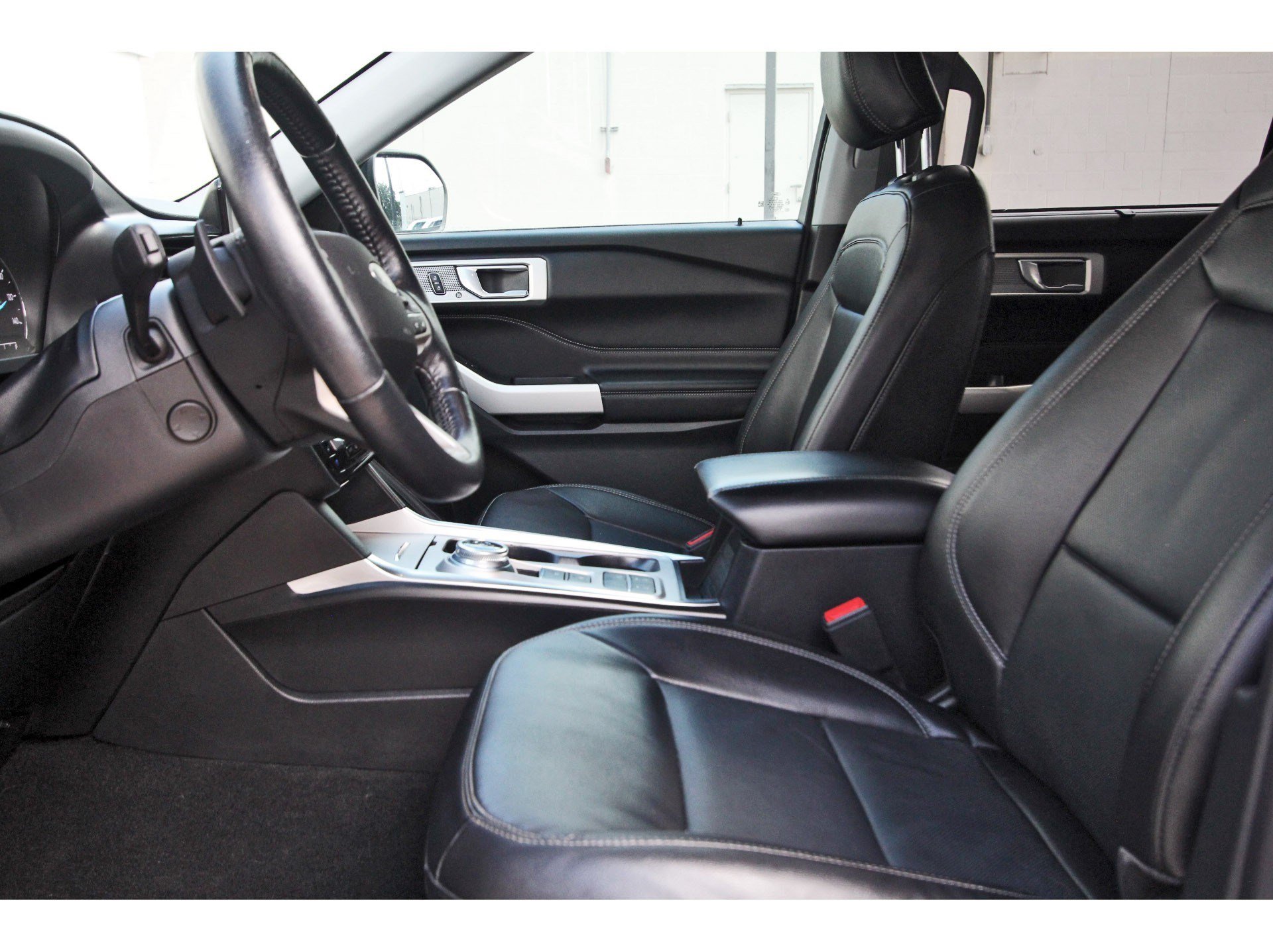 Used 2021 Ford Explorer Limited w/ Hybrid Equipment Group 310A RWD image 29