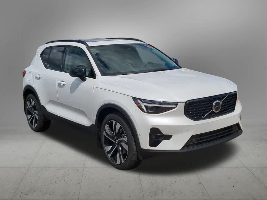New 2026 Volvo XC40 B5 Plus w/ Climate Package AWD/4WD image 8