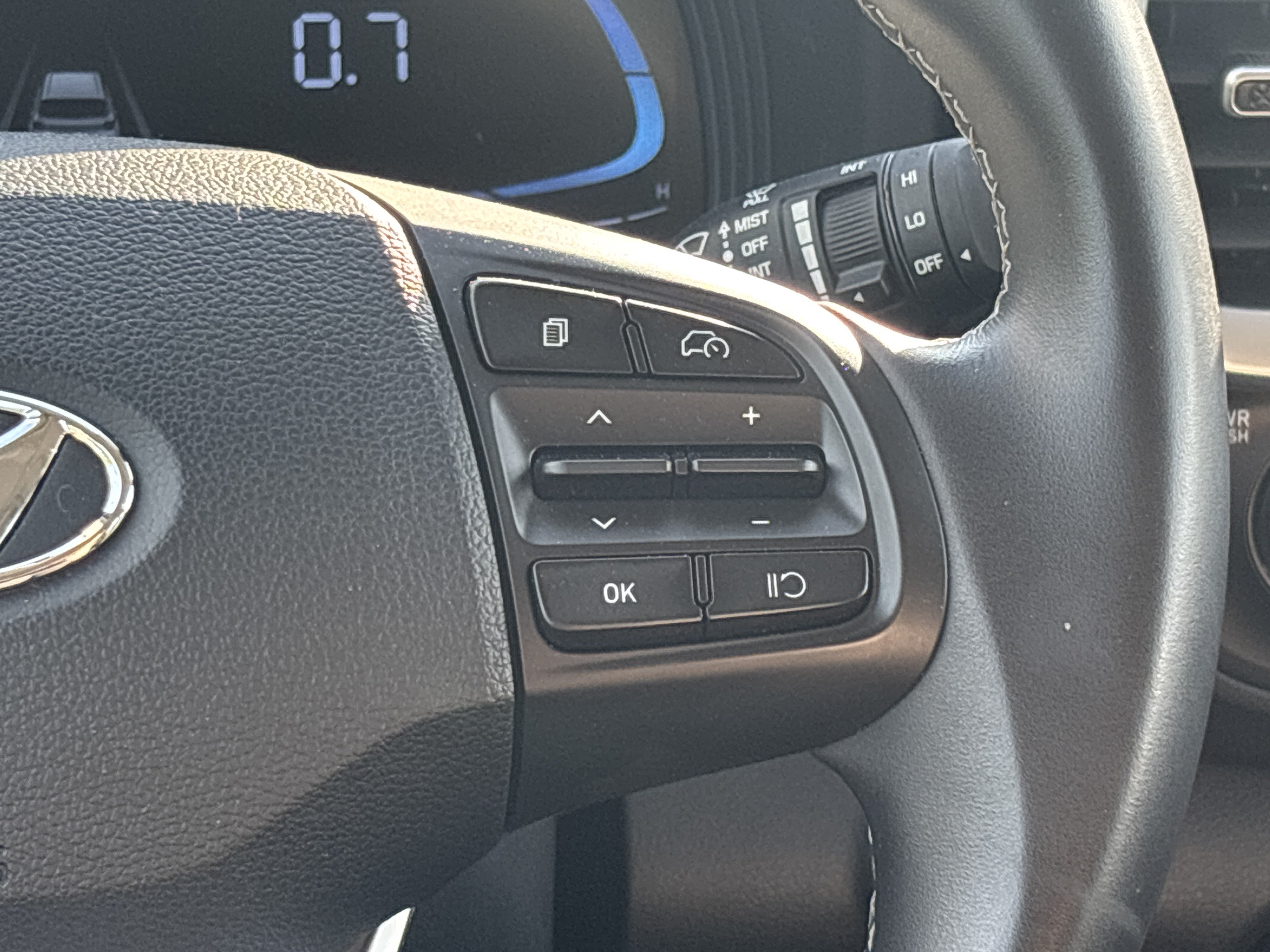 Used 2025 Hyundai Venue SEL FWD image 5