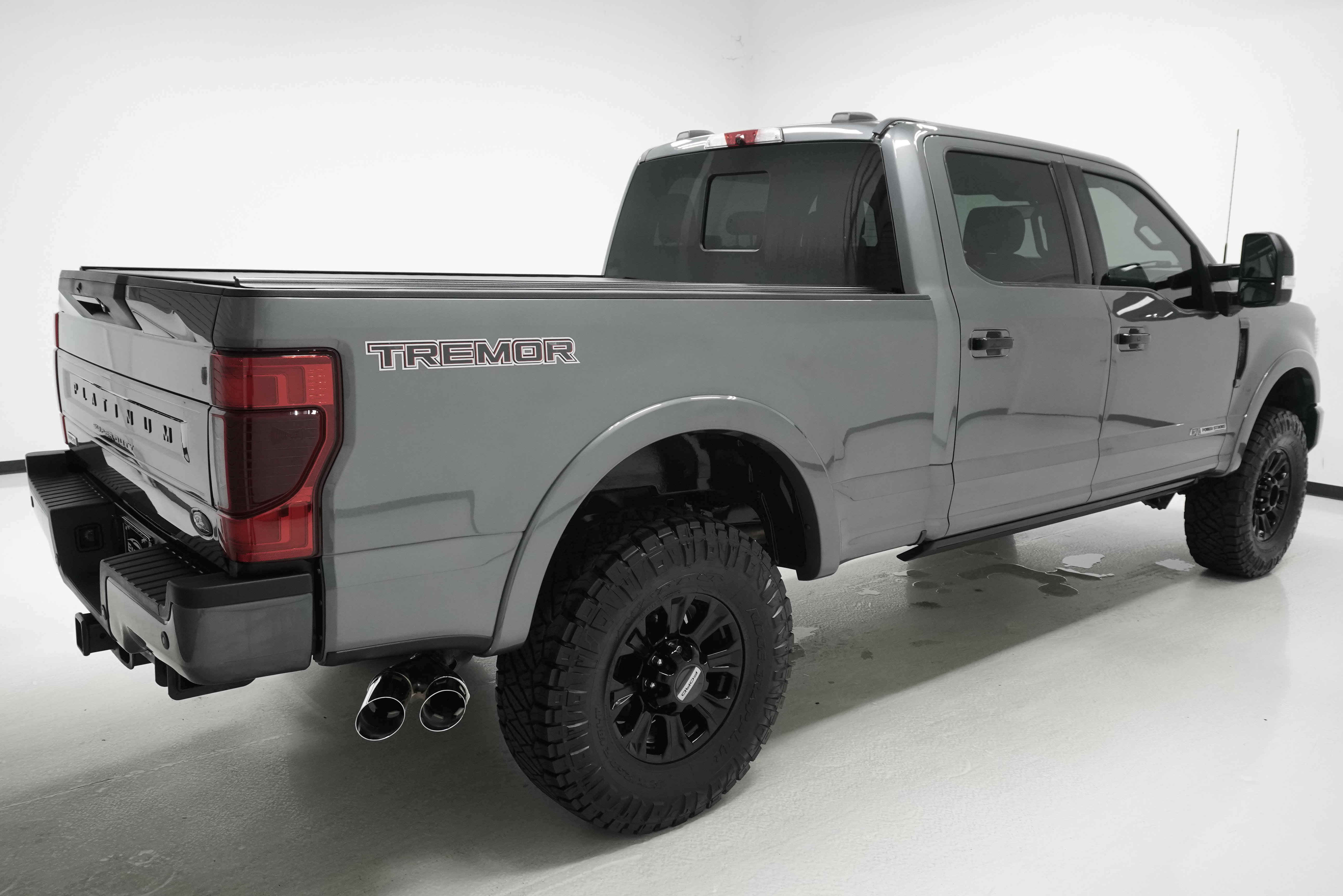 Used 2022 Ford F250 Platinum w/ Tremor Off-Road Package AWD/4WD image 3