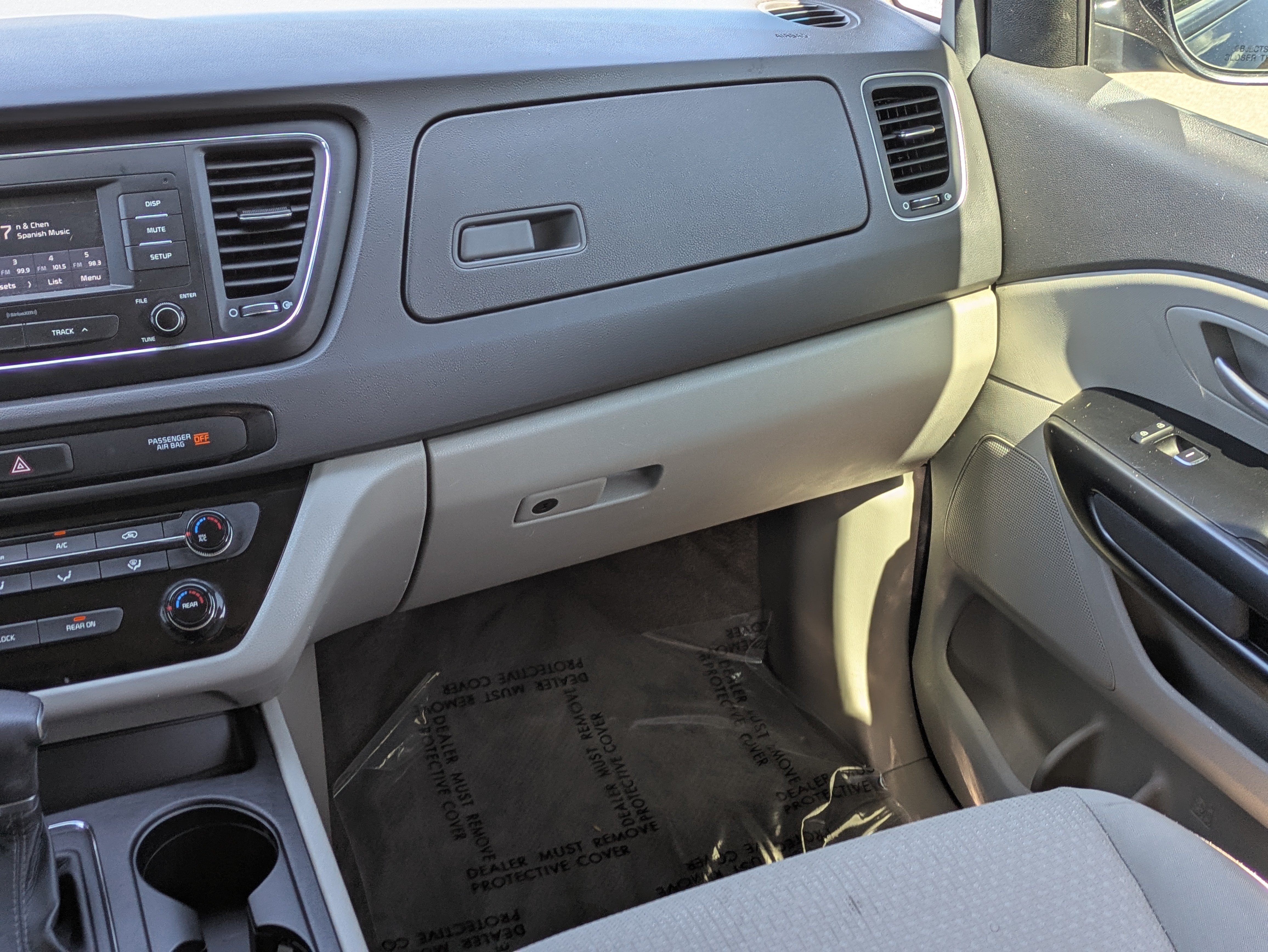 Used 2017 Kia Sedona L FWD image 19