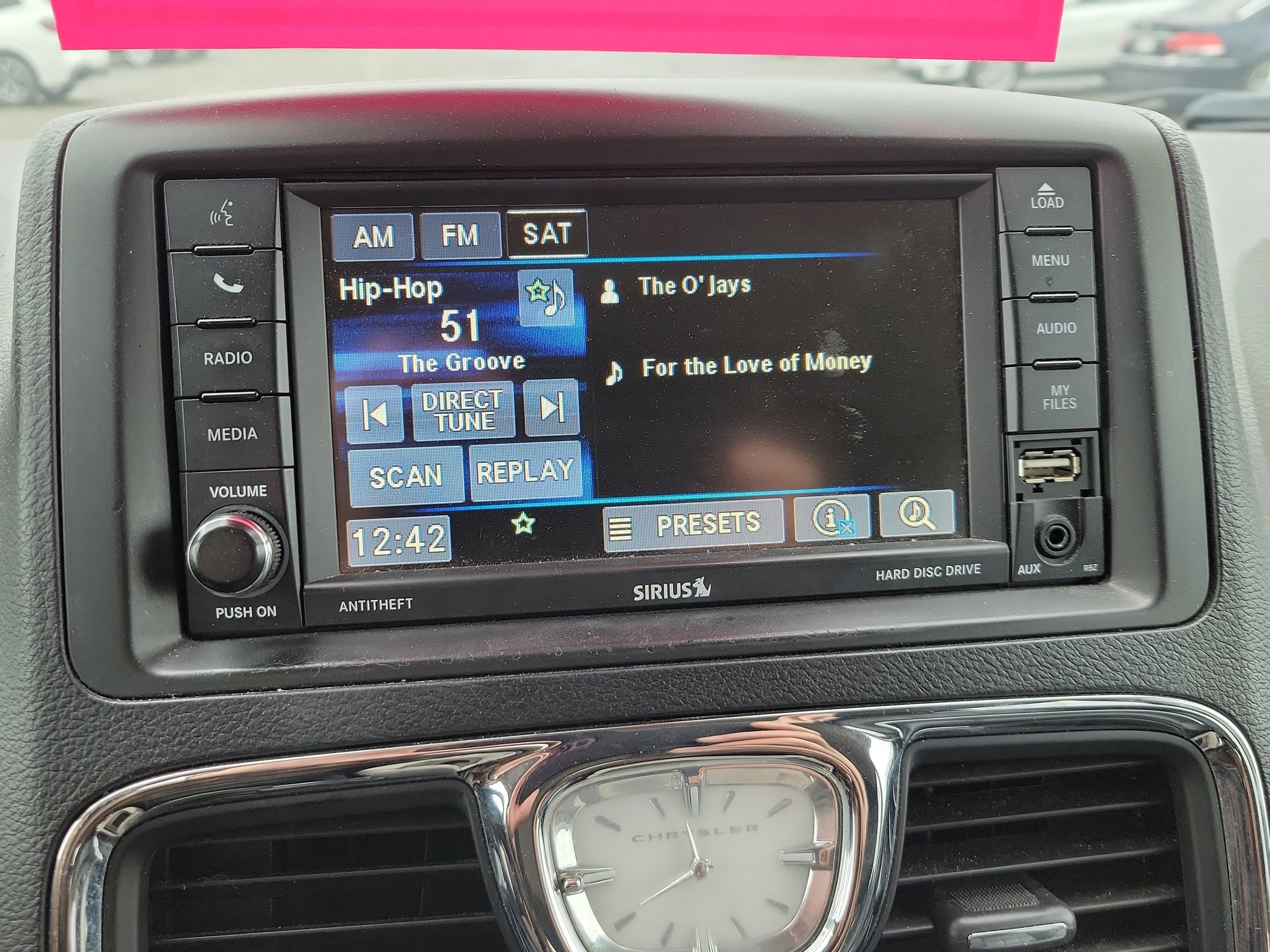 Used 2016 Chrysler Town & Country Touring image 21