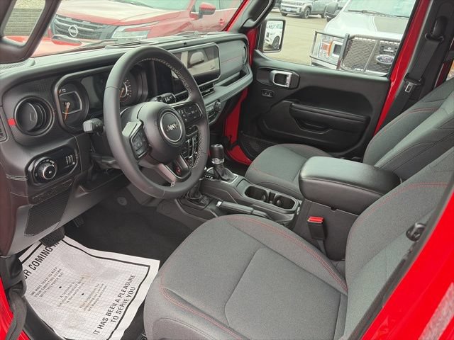 Used 2025 Jeep Wrangler Unlimited Rubicon AWD/4WD image 17