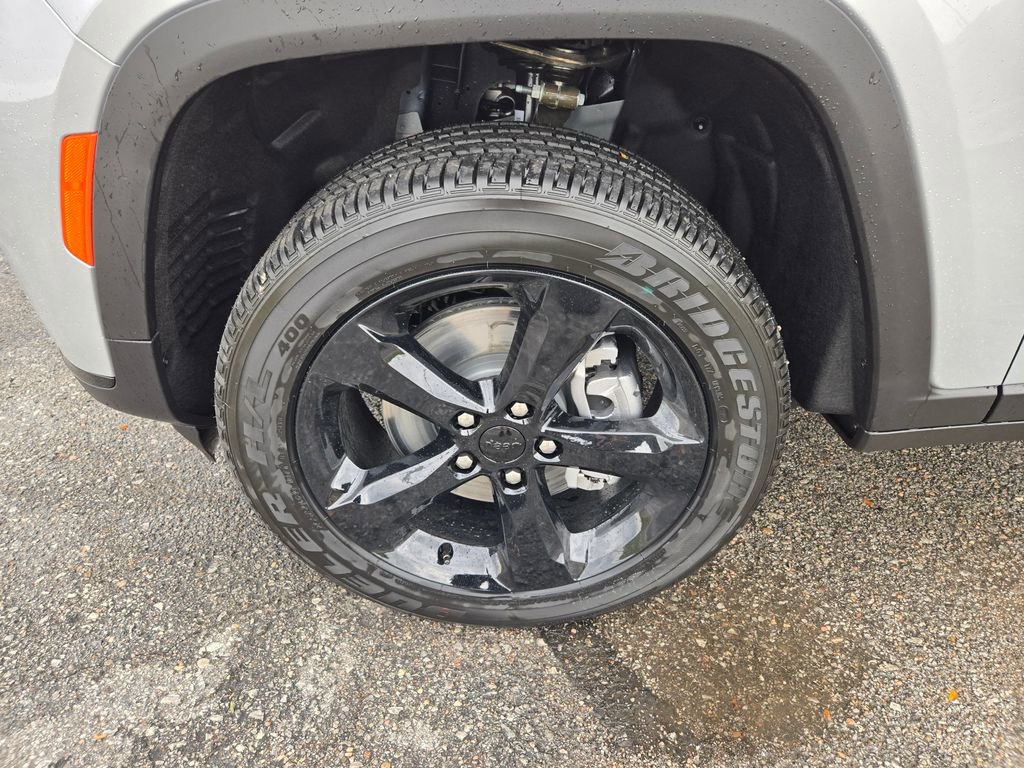 New 2025 Jeep Grand Cherokee L Laredo image 29