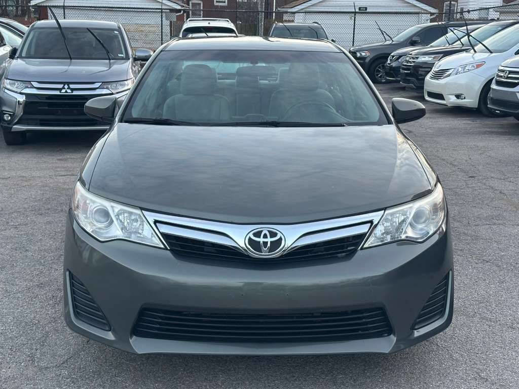 Used 2014 Toyota Camry L image 2