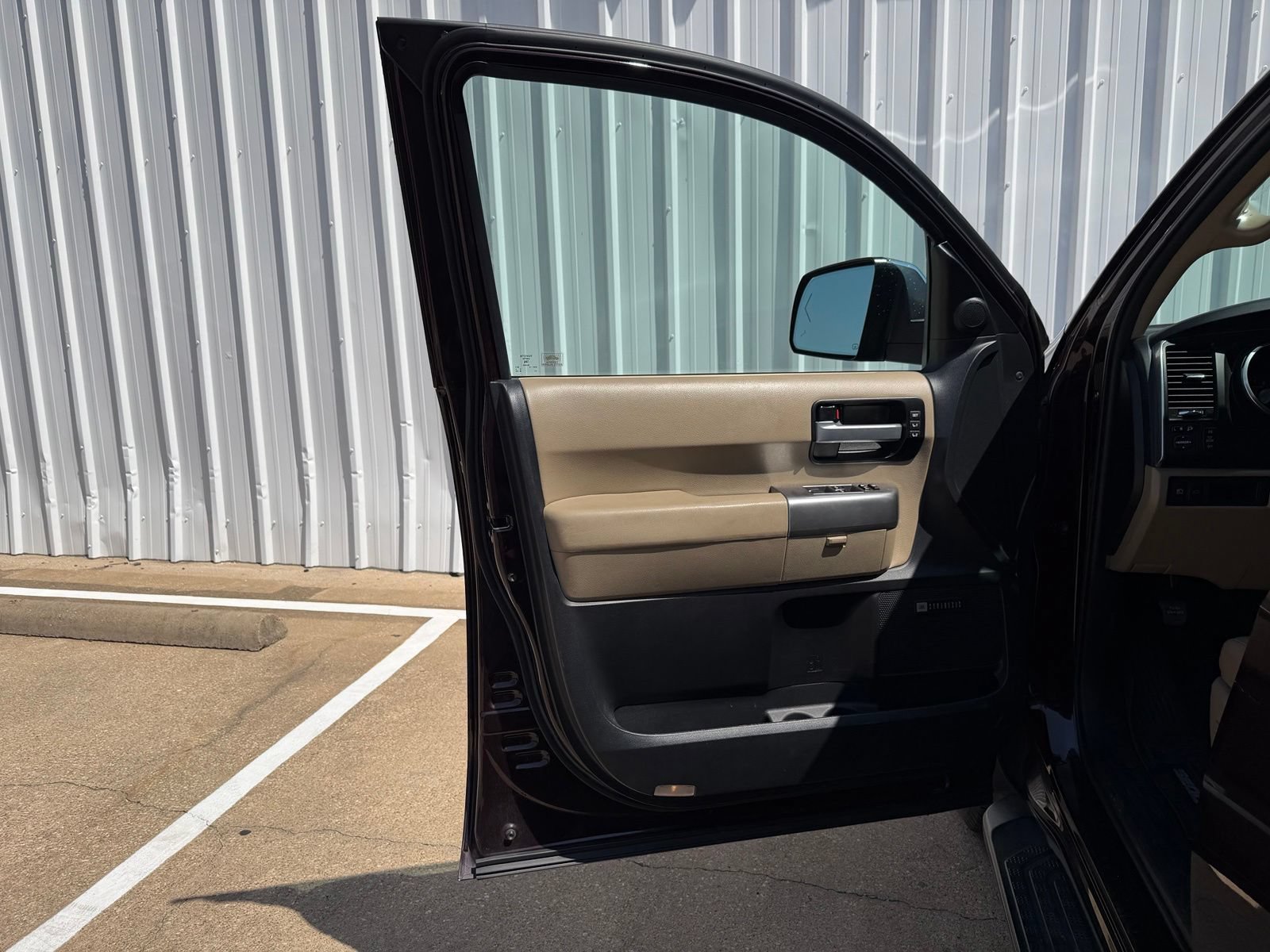 Used 2018 Toyota Sequoia Limited w/ Safety & Convenience Package RWD image 18