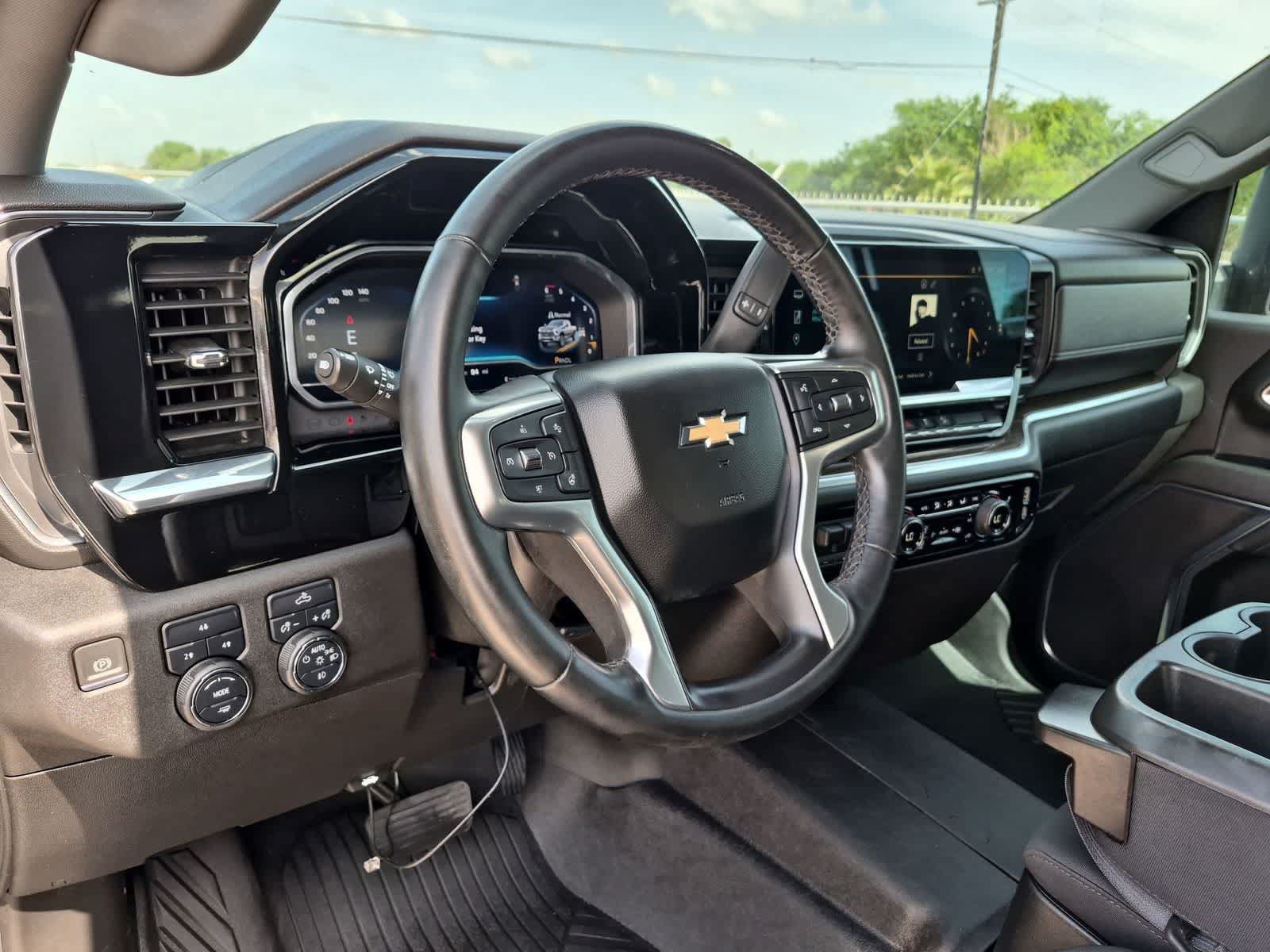 Used 2024 Chevrolet Silverado 2500 LT AWD/4WD image 10