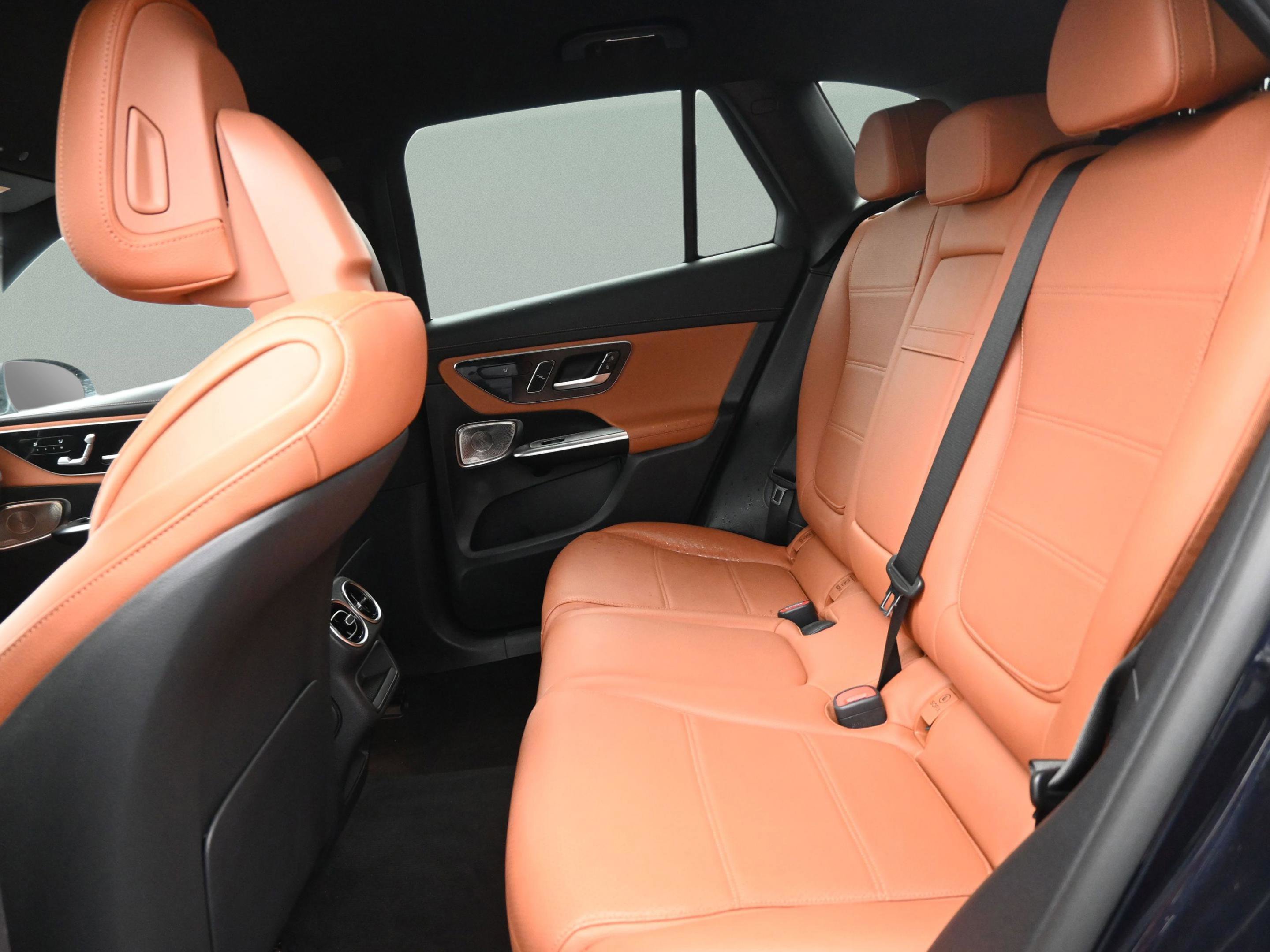 Used 2023 Mercedes-Benz GLC 300 4MATIC w/ Exclusive Trim Package image 15