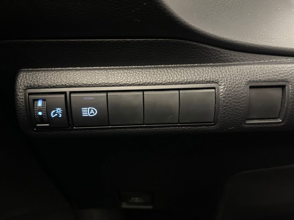 Used 2022 Toyota Corolla LE image 31