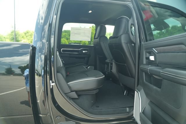 New 2026 RAM 2500 Laramie AWD/4WD image 19