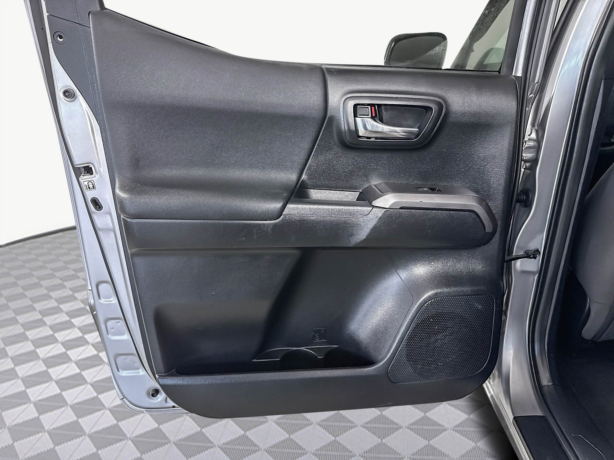 Used 2017 Toyota Tacoma SR image 26
