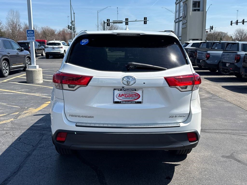 Used 2019 Toyota Highlander XLE image 10