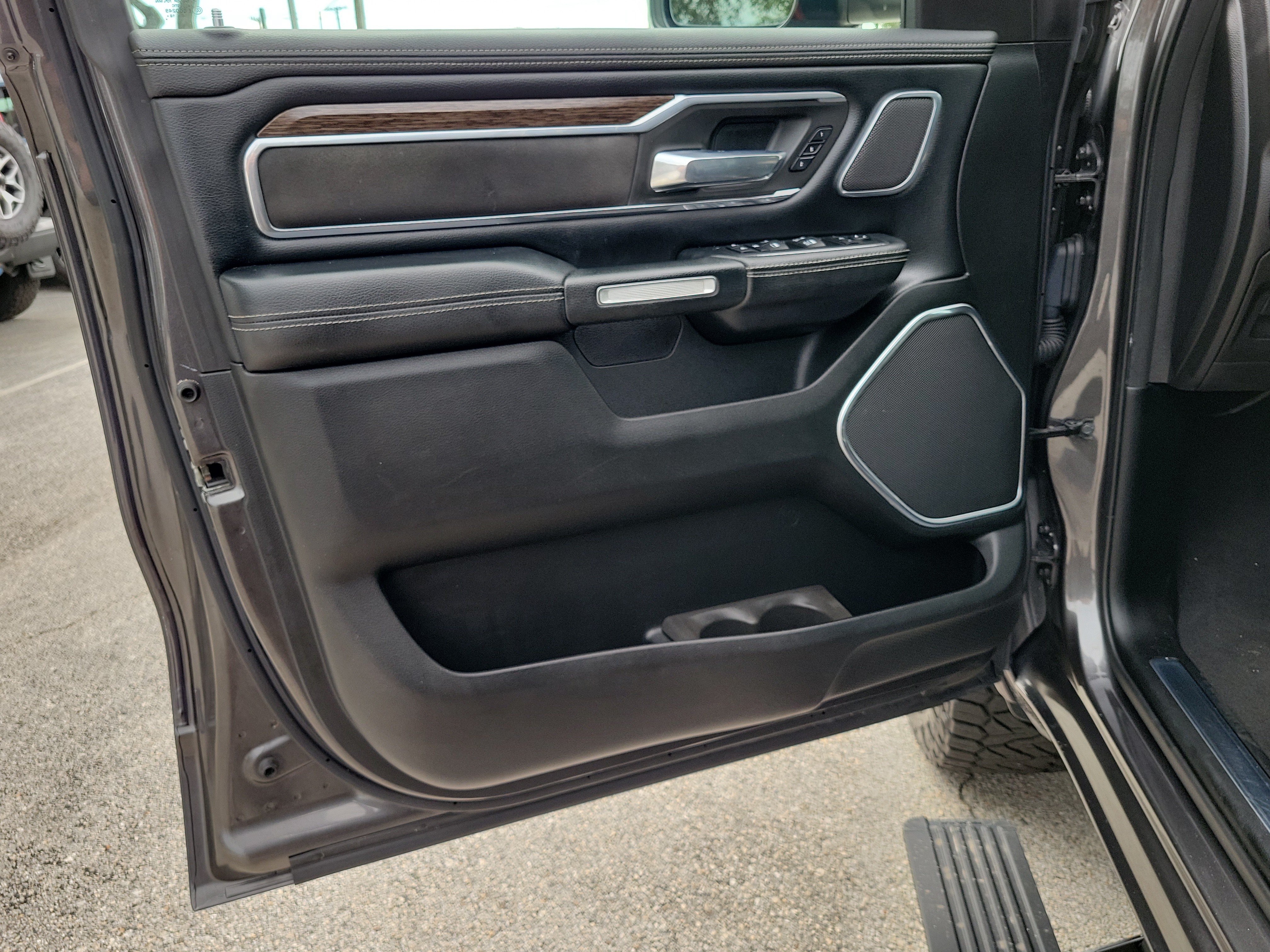Used 2019 RAM 1500 Laramie RWD image 16