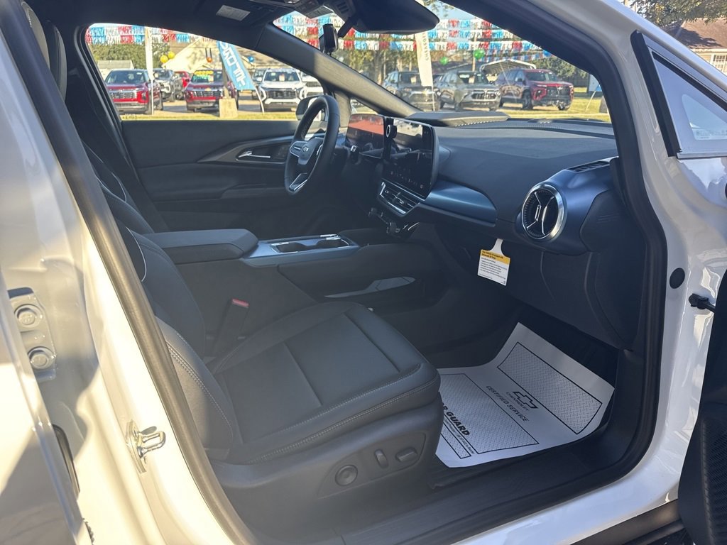 New 2026 Chevrolet Equinox EV LT image 18