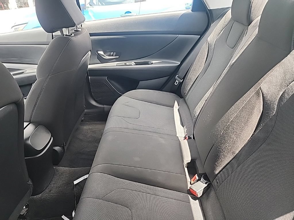 Used 2021 Hyundai Elantra SE FWD image 11