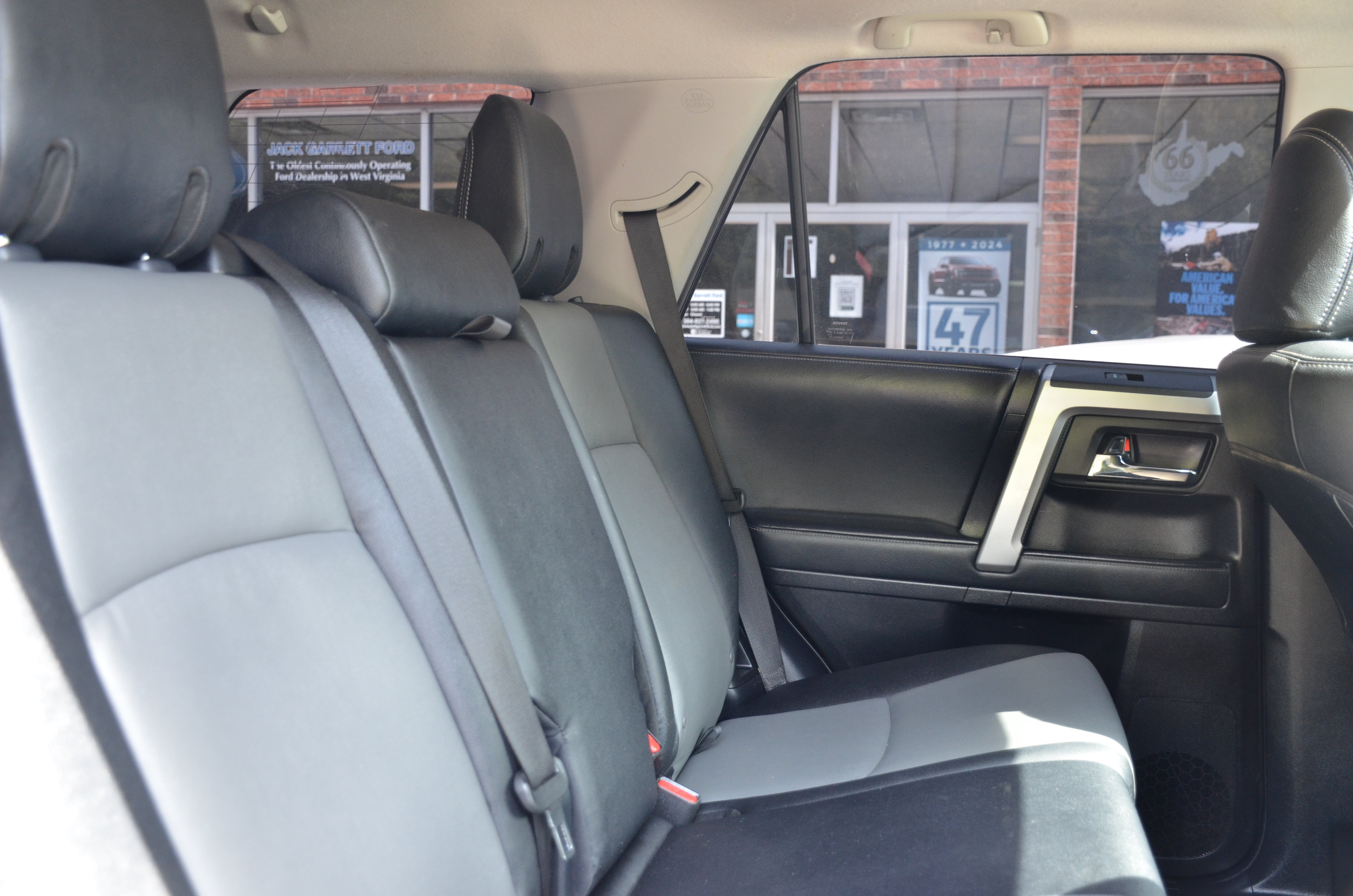 Used 2021 Toyota 4Runner SR5 Premium w/ Moonroof Package AWD/4WD image 38